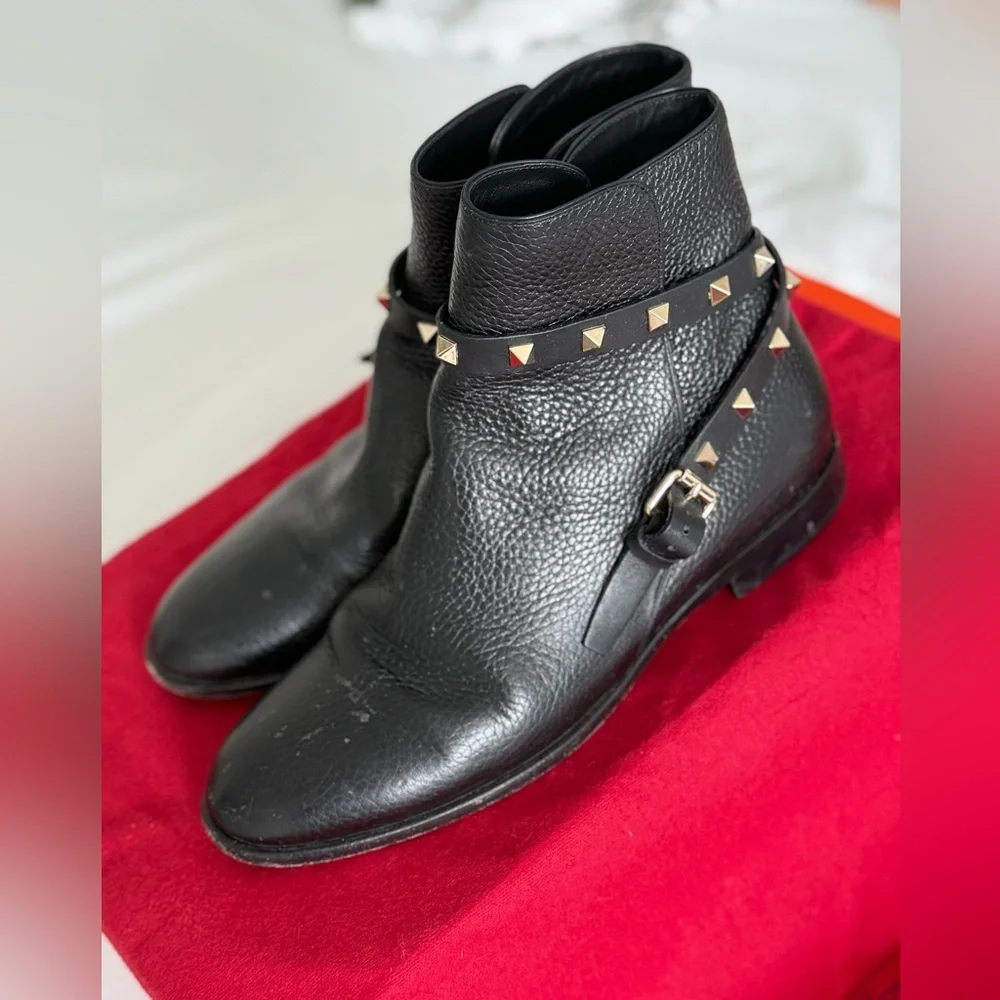 Valentino Garavani Black Leather Boots women  size 38
